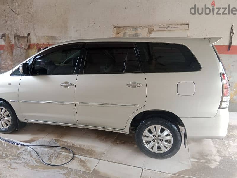 Toyota Innova 2010 1