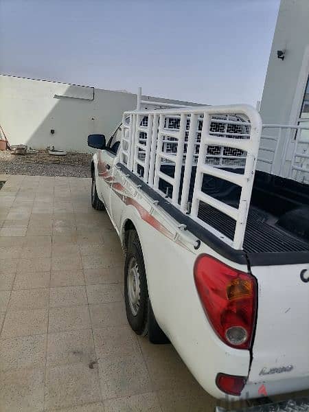 Mitsubishi L200 2011ماشية قليل حالة وكالة 2