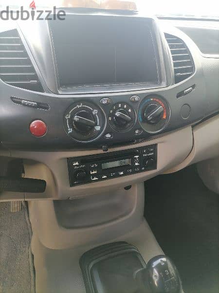 Mitsubishi L200 2011ماشية قليل حالة وكالة 4