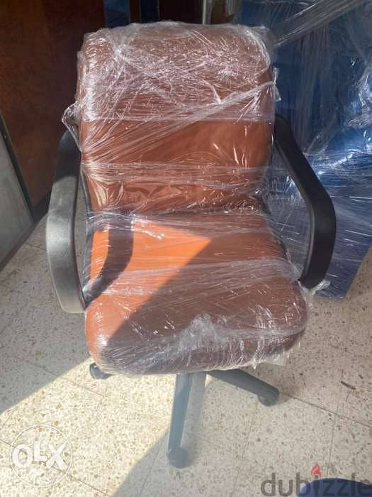 Executive office chairs for sale 200chairs available 4