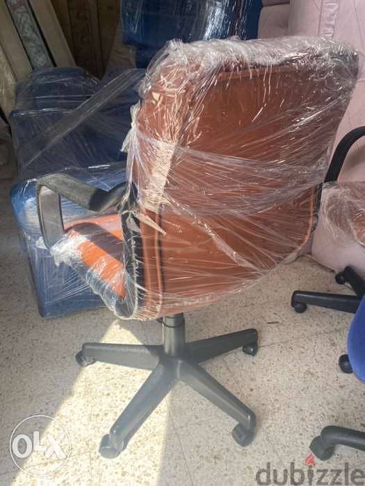 Executive office chairs for sale 200chairs available 5