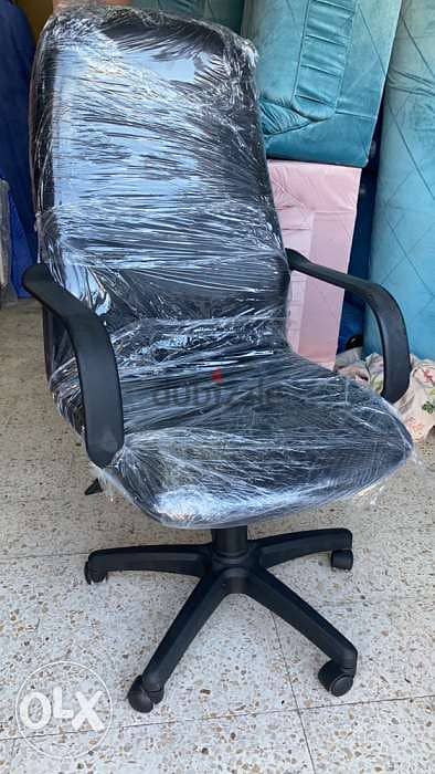 Executive office chairs for sale 200chairs available 6