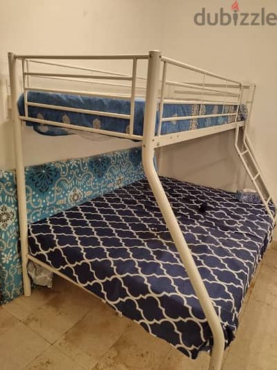 Bunk bed without mattress