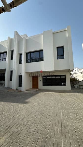 villa for sale in qurum 1