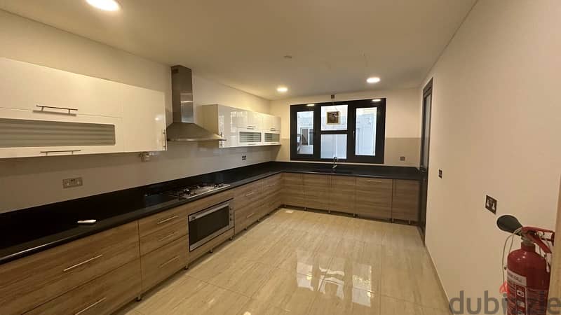 villa for sale in qurum 5