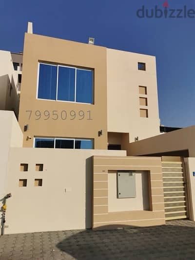 AL KHUWAIR | BEAUTIFUL UN-FURNISHED 4+1 BR VILLA