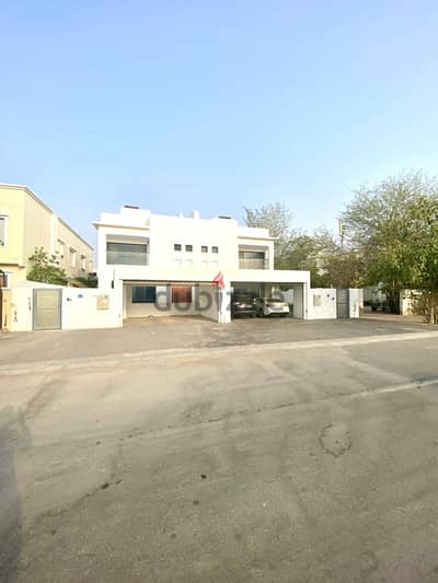 SR-FE-557  *Luxurious Villa for Rent in Al Mawaleh North*
                                title=