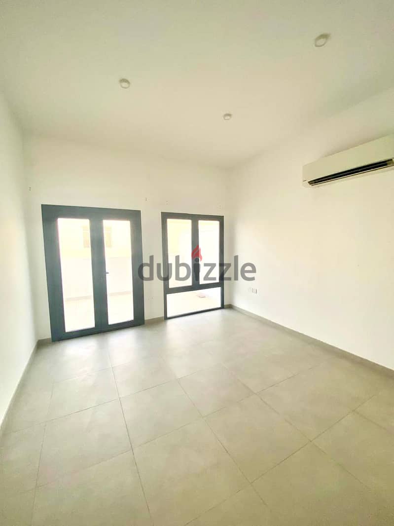 "SR-FE-557  *Luxurious Villa for Rent in Al Mawaleh North* 4