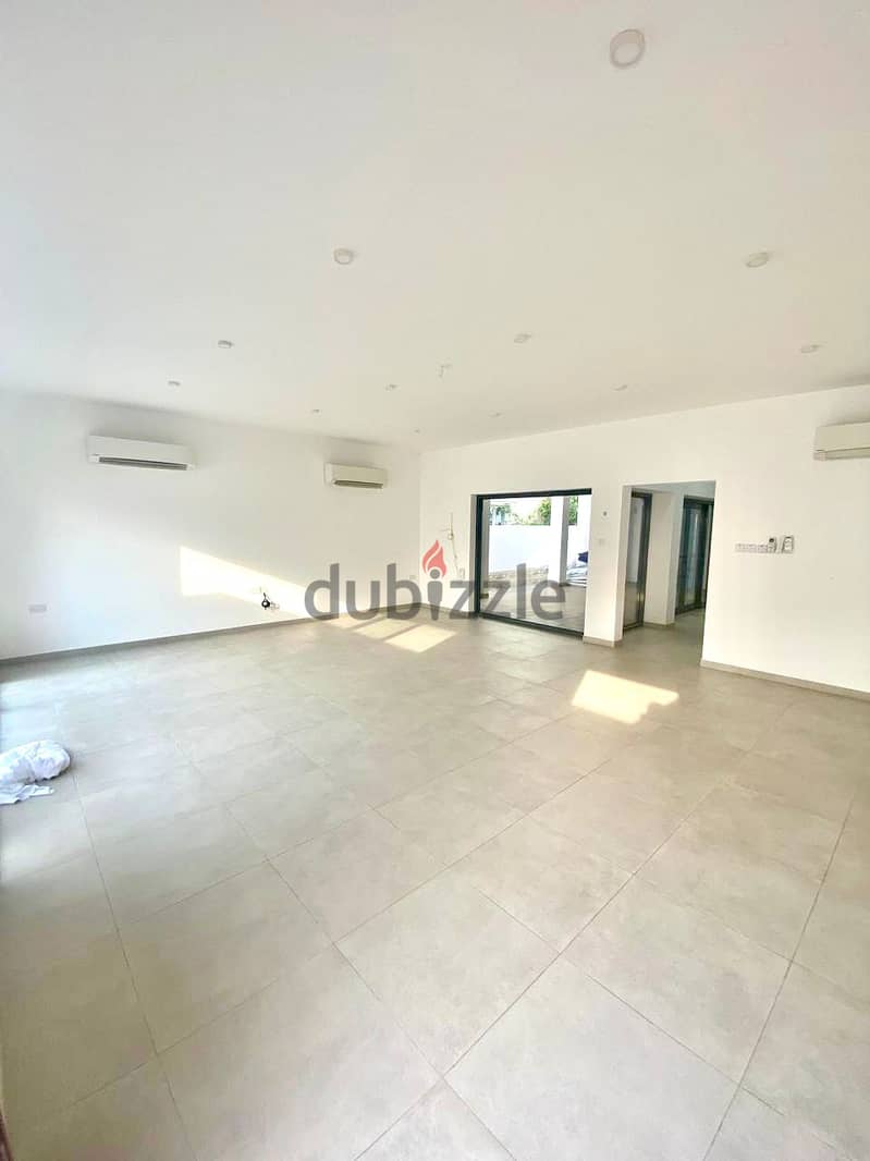 "SR-FE-557  *Luxurious Villa for Rent in Al Mawaleh North* 6