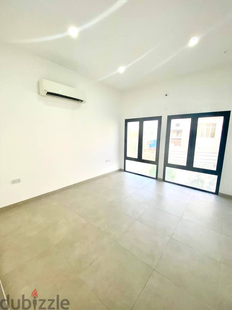 "SR-FE-557  *Luxurious Villa for Rent in Al Mawaleh North* 7