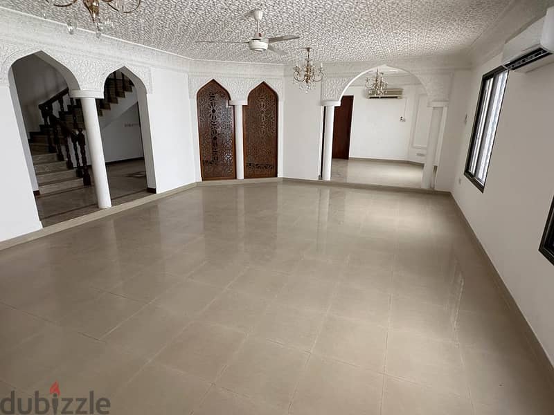 7Rooms villa for rent in Al Qurm Beach, near InterContinentl hotel 0