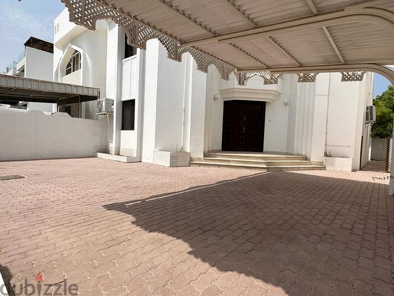 7Rooms villa for rent in Al Qurm Beach, near InterContinentl hotel 1