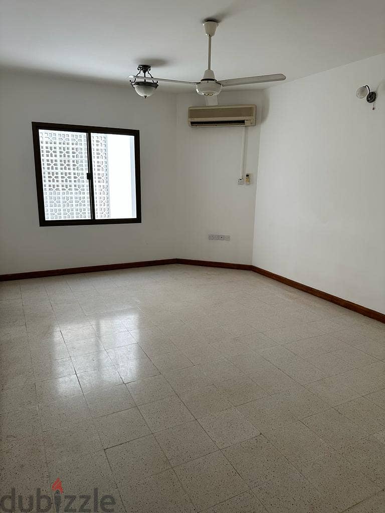 7Rooms villa for rent in Al Qurm Beach, near InterContinentl hotel 7