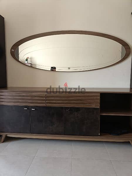 chest drawer with mirror set sale in new condition 2months old 1