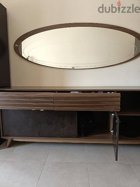 chest drawer with mirror set sale in new condition 2months old 2