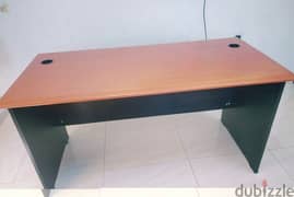 Ofiice table , Desk 0