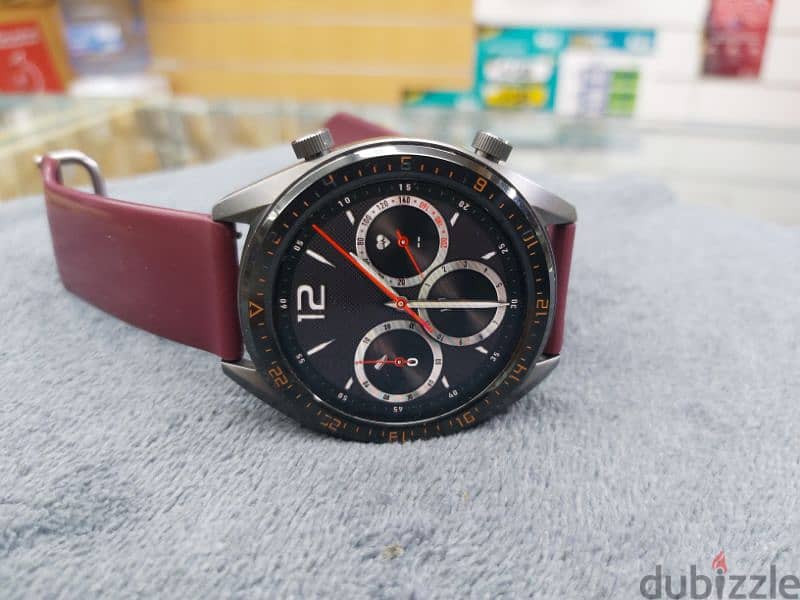 huwei smart watch GT WITH Wireless charger 1