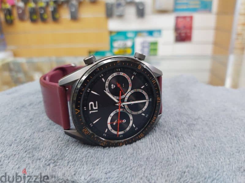 huwei smart watch GT WITH Wireless charger 2