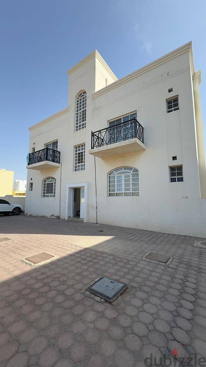 للايجار شقه راقيه بشارع الموج بالموالح الشماله 3 bhk 2