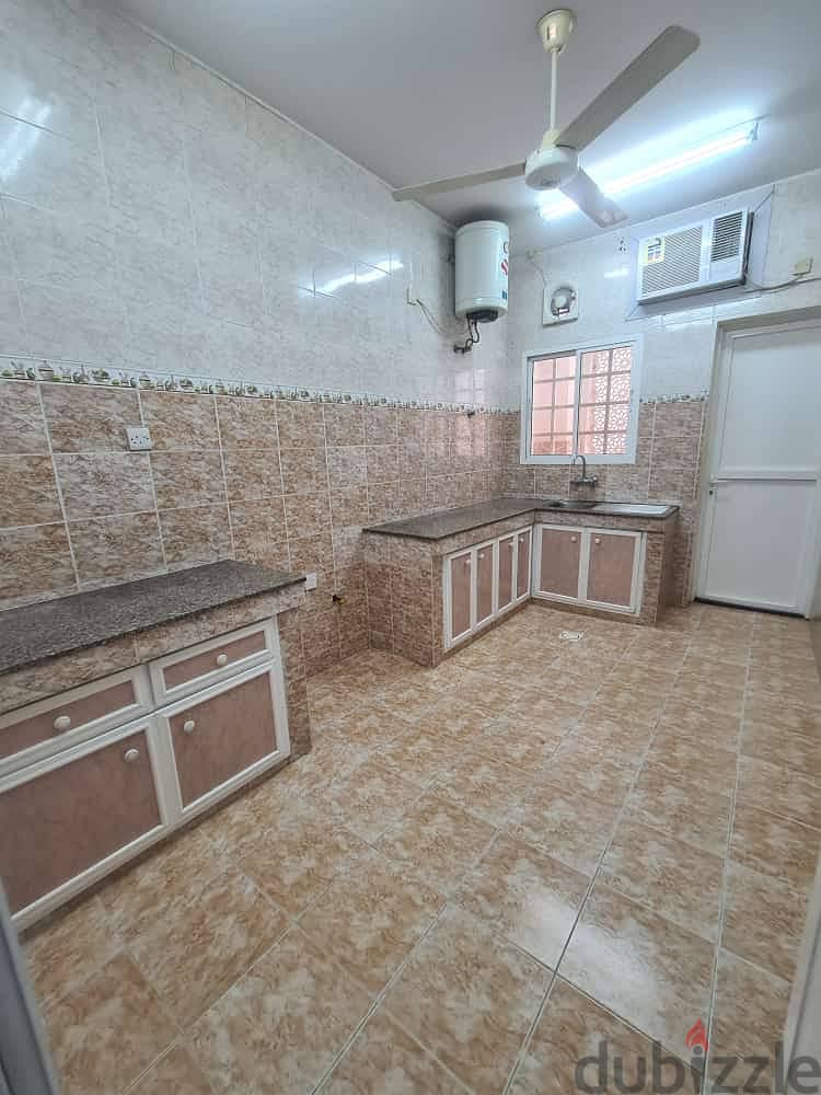 للايجار شقه راقيه بشارع الموج بالموالح الشماله 3 bhk 8