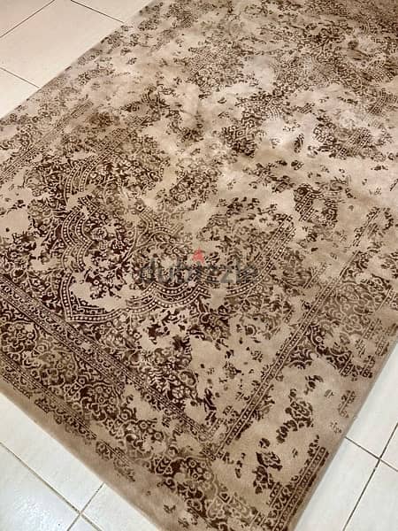 Living room carpet  for sale big size very good condition. 1