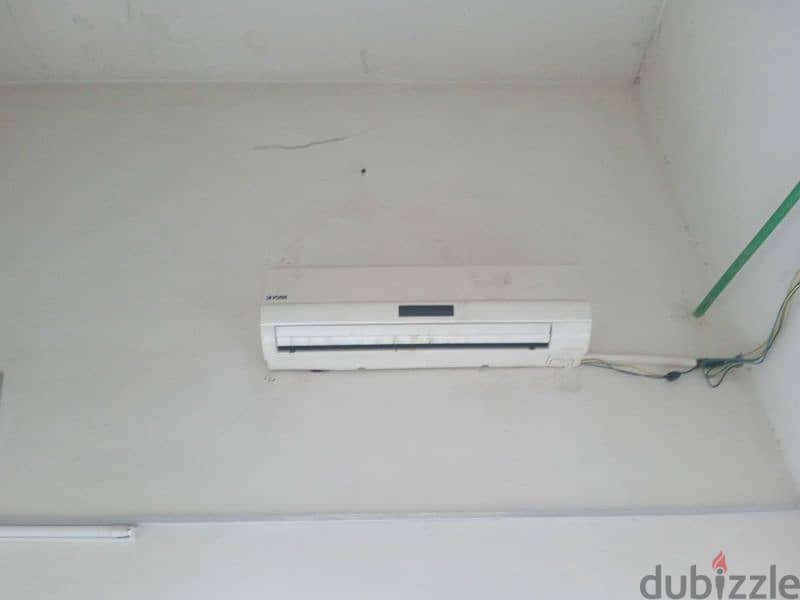 Neat Ac work perfectly 1.5 ton for immediate sell Pick from Ghubra 0