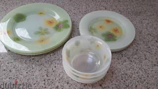 Dinner plate, side plate and soup bowls. 0