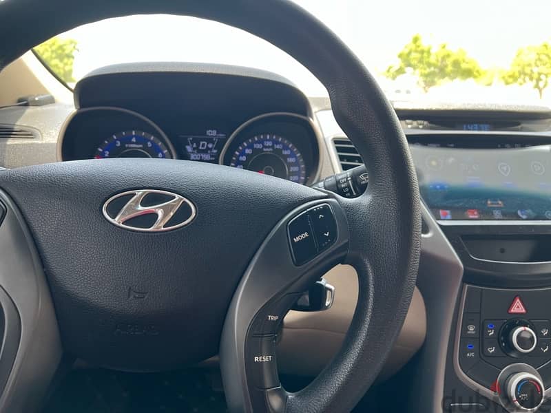 Hyundai Elantra 2016 Great opportunity 9