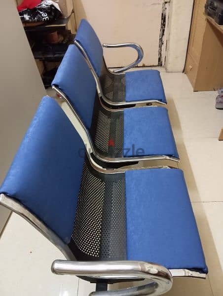 3seater airport chair 0