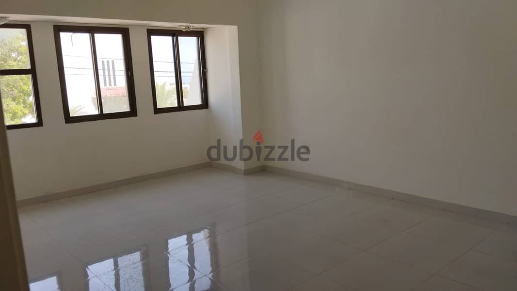 4BHK villa with huge lawn, in peace and quiet location - Madinat Ellam 12