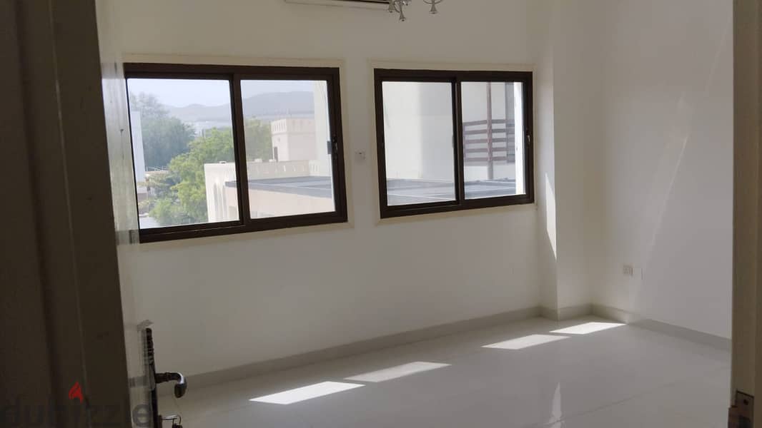 4BHK villa with huge lawn, in peace and quiet location - Madinat Ellam 16