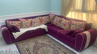 طقم جلوس بحاله جيده جدا للبيع sofa set in very good condition