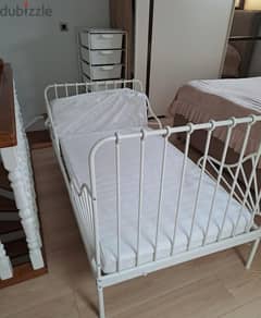 Ikea bed adjustable  from toddler to normal size bed