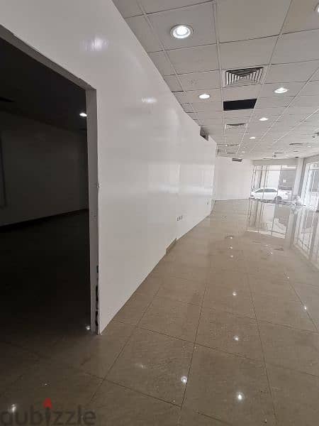 Showroom for rent in Al khuwair 2