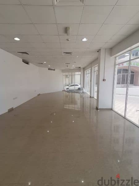 Showroom for rent in Al khuwair 4