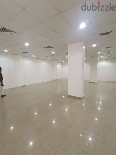 Showroom for rent in Al khuwair 6