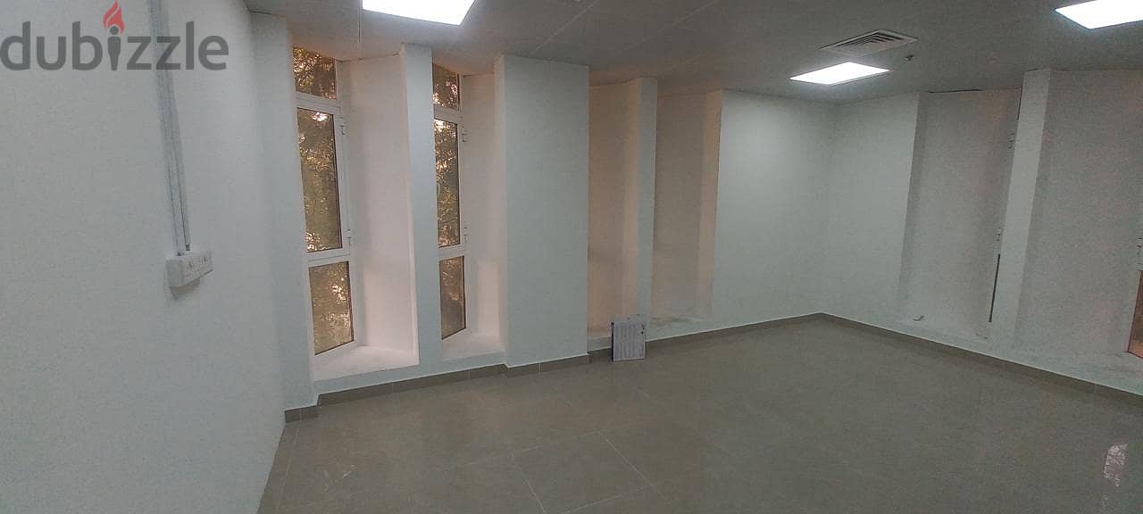 6Me1 Fabulous offices for rent in Qurum near Grand Hayat 1