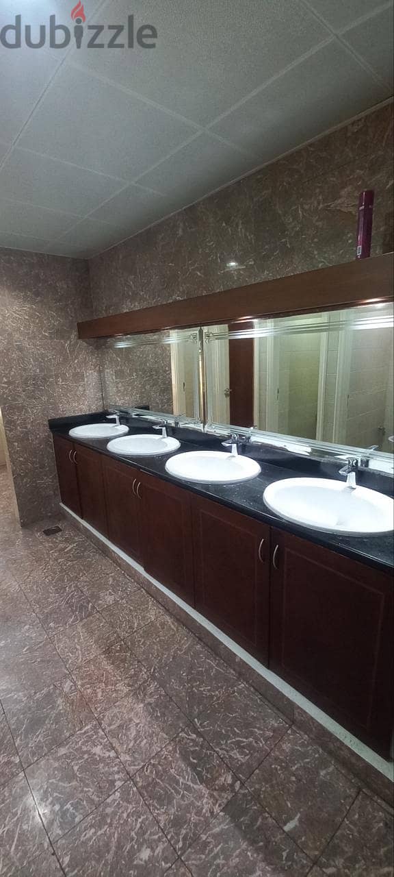 6Me1 Fabulous offices for rent in Qurum near Grand Hayat 10