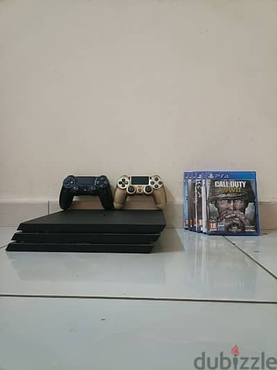 PS4 With Two Controllers VR and six cd