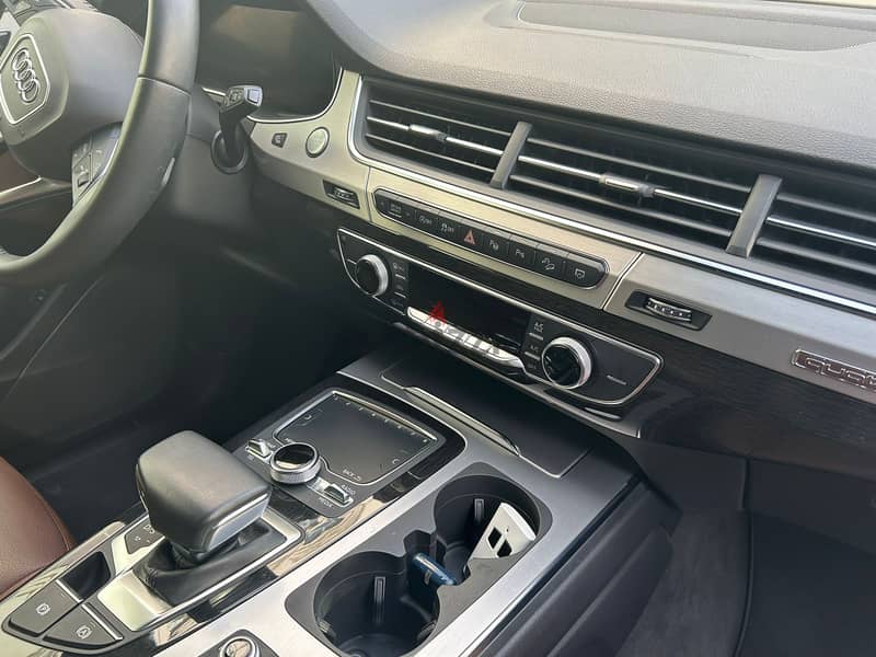 Audi Q7 2019 full option under warranty 6