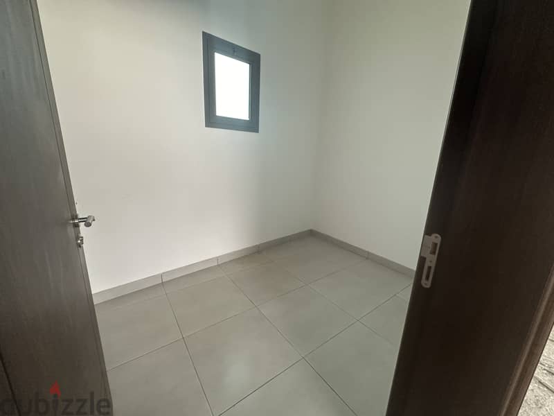 Showroom for Rent in Hamriya! 4