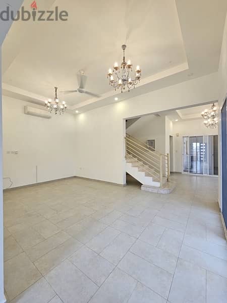 Luxury villa in al qurm 29 for rent ,price 650 OMR 1