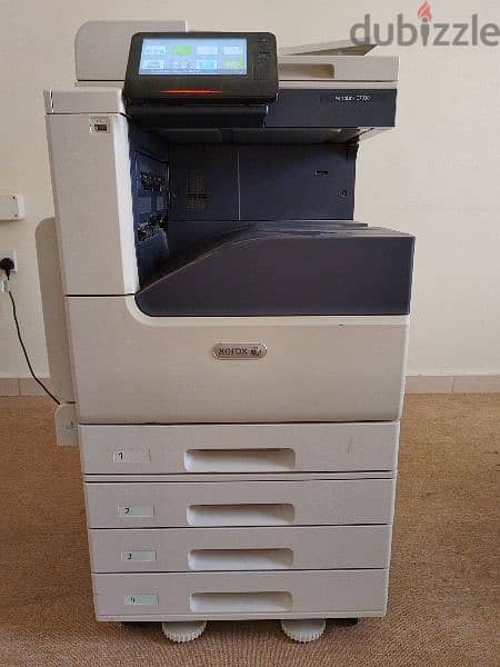 طابعة xerox - versalink C7030 شبه جديده 2