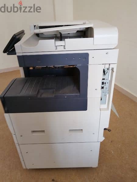 طابعة xerox - versalink C7030 شبه جديده 7