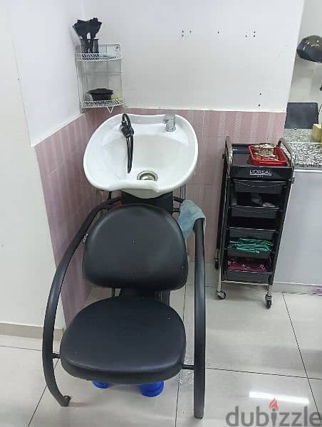 running ladies Salon for sale muscat 8