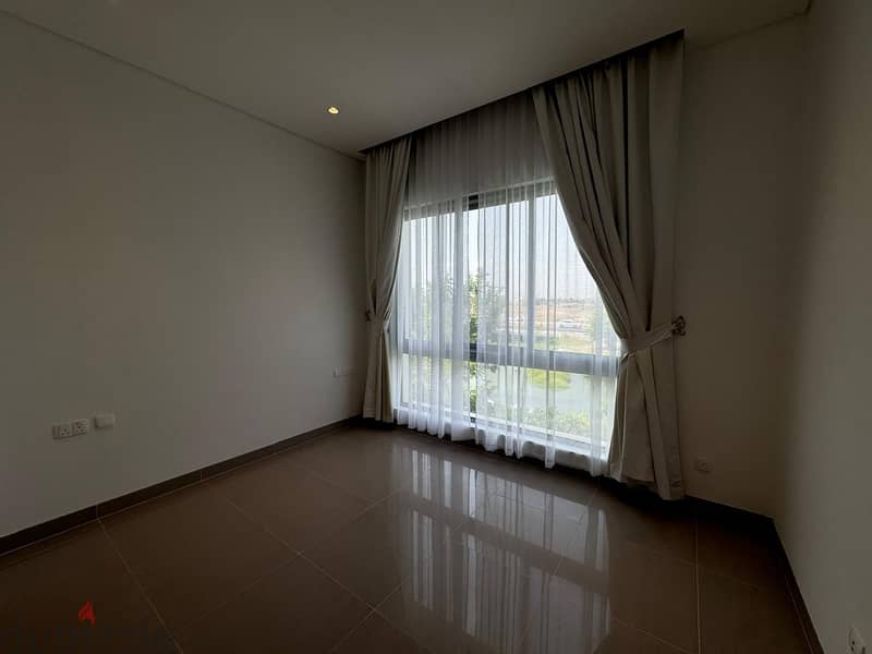 3 + 1 BR Stunning Villa in Al Mouj 3