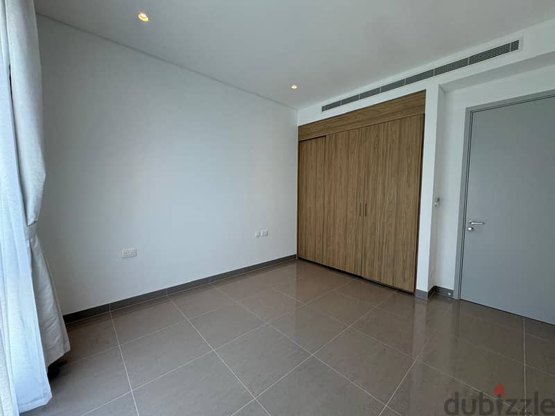 3 + 1 BR Stunning Villa in Al Mouj 5