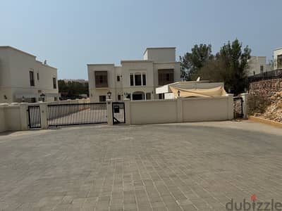 highly recommend 5+1bhk for rent in qurum heights