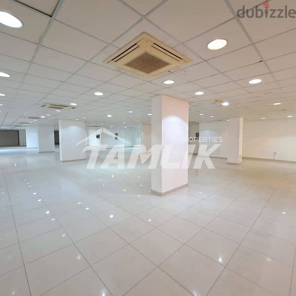 Huge Showroom for Rent in Azaiba |REF 582YB 2