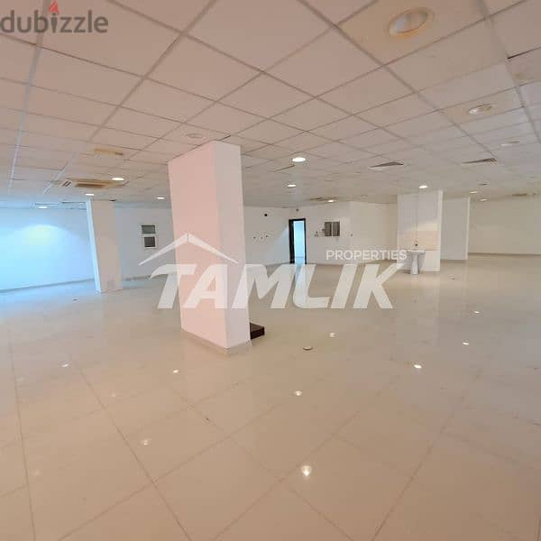 Huge Showroom for Rent in Azaiba |REF 582YB 3